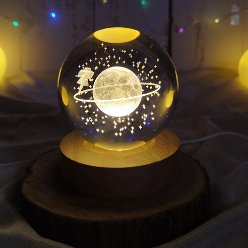 گوی کریستالی دختر